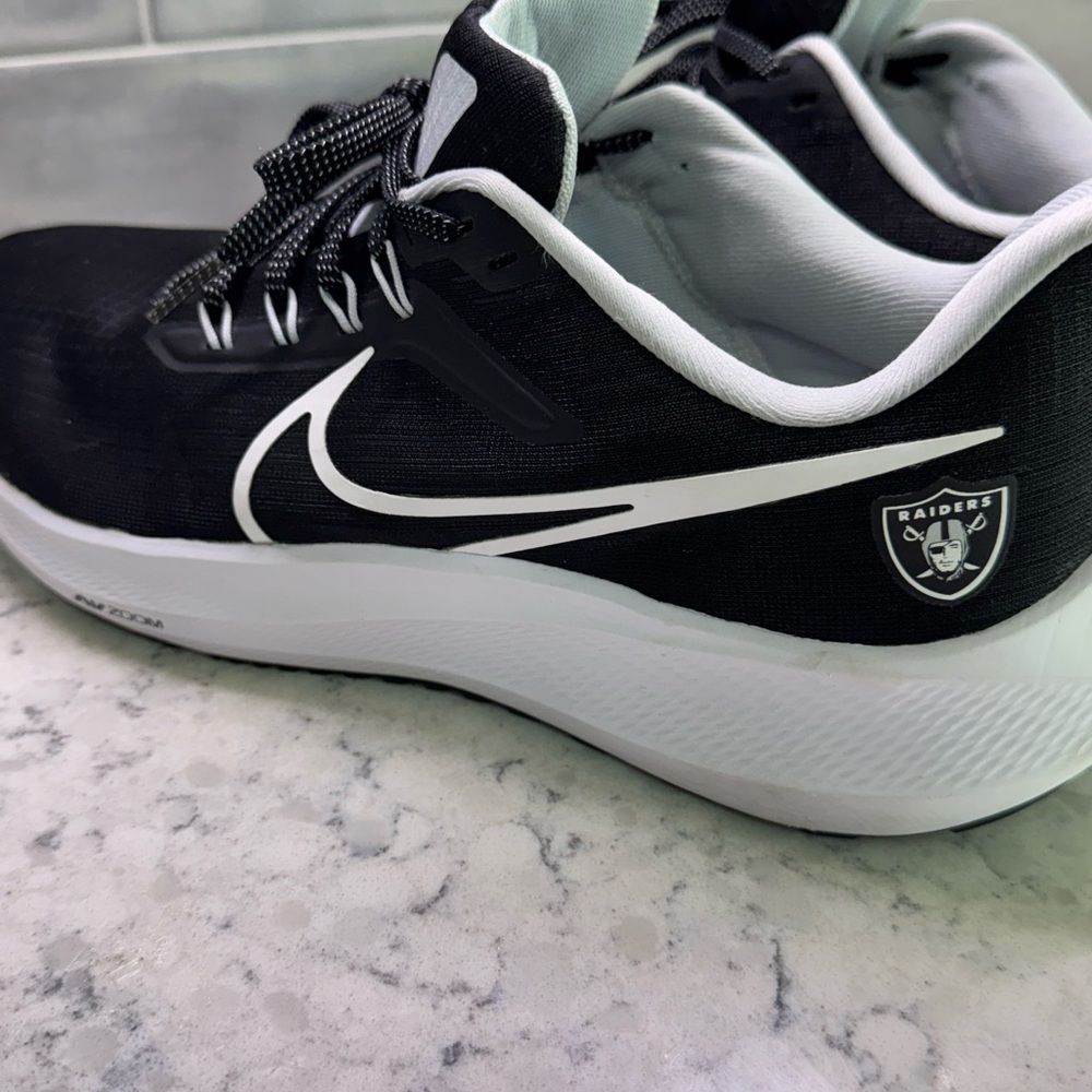 Nike NFL Las Vegas Raiders Pegasus 39 Shoes Las Vegas size 10 Black Sneakers - Picture 6 of 8